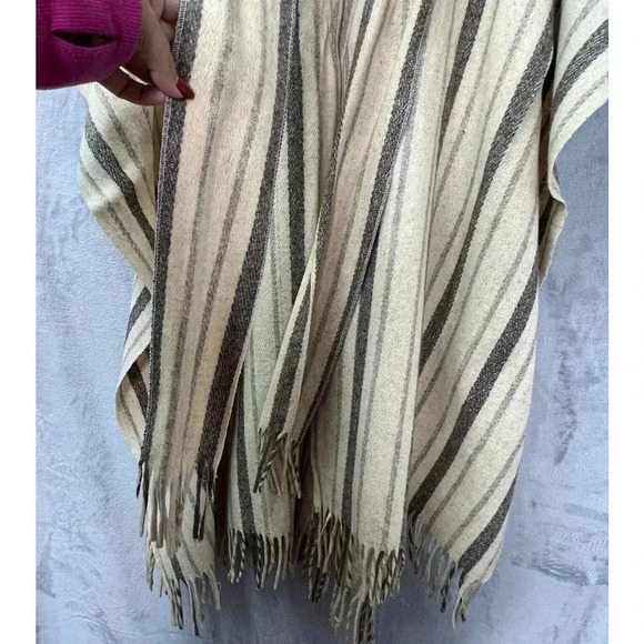Wool Sherpa 1970's Poncho with Scarf Unisex OS Ivory Gray Stripes and Fringe - Picture 5 of 15